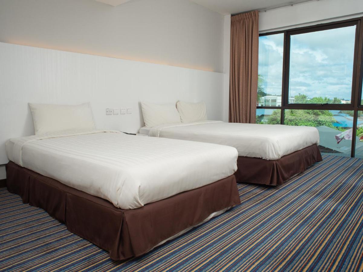 Capital O 90083 Riverfront Inn Bintulu Exterior photo