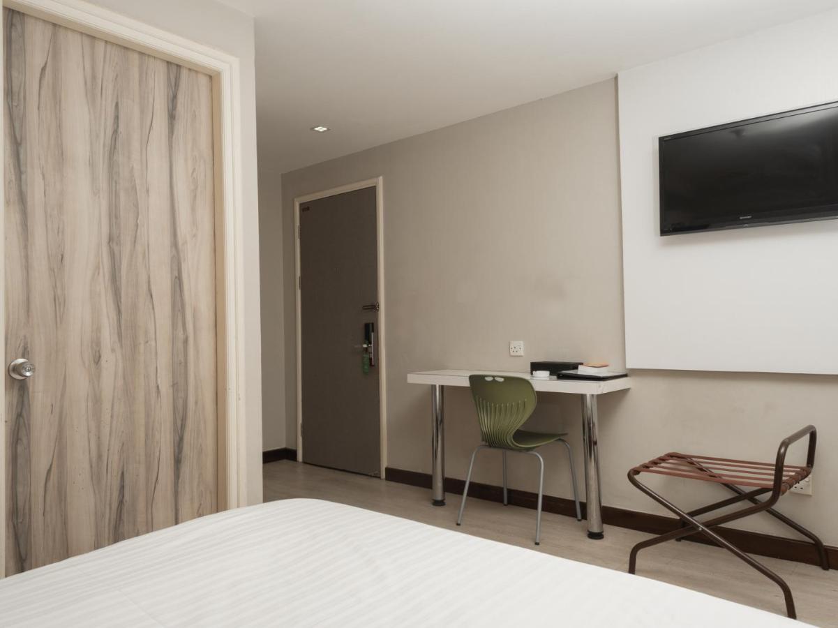Capital O 90083 Riverfront Inn Bintulu Exterior photo