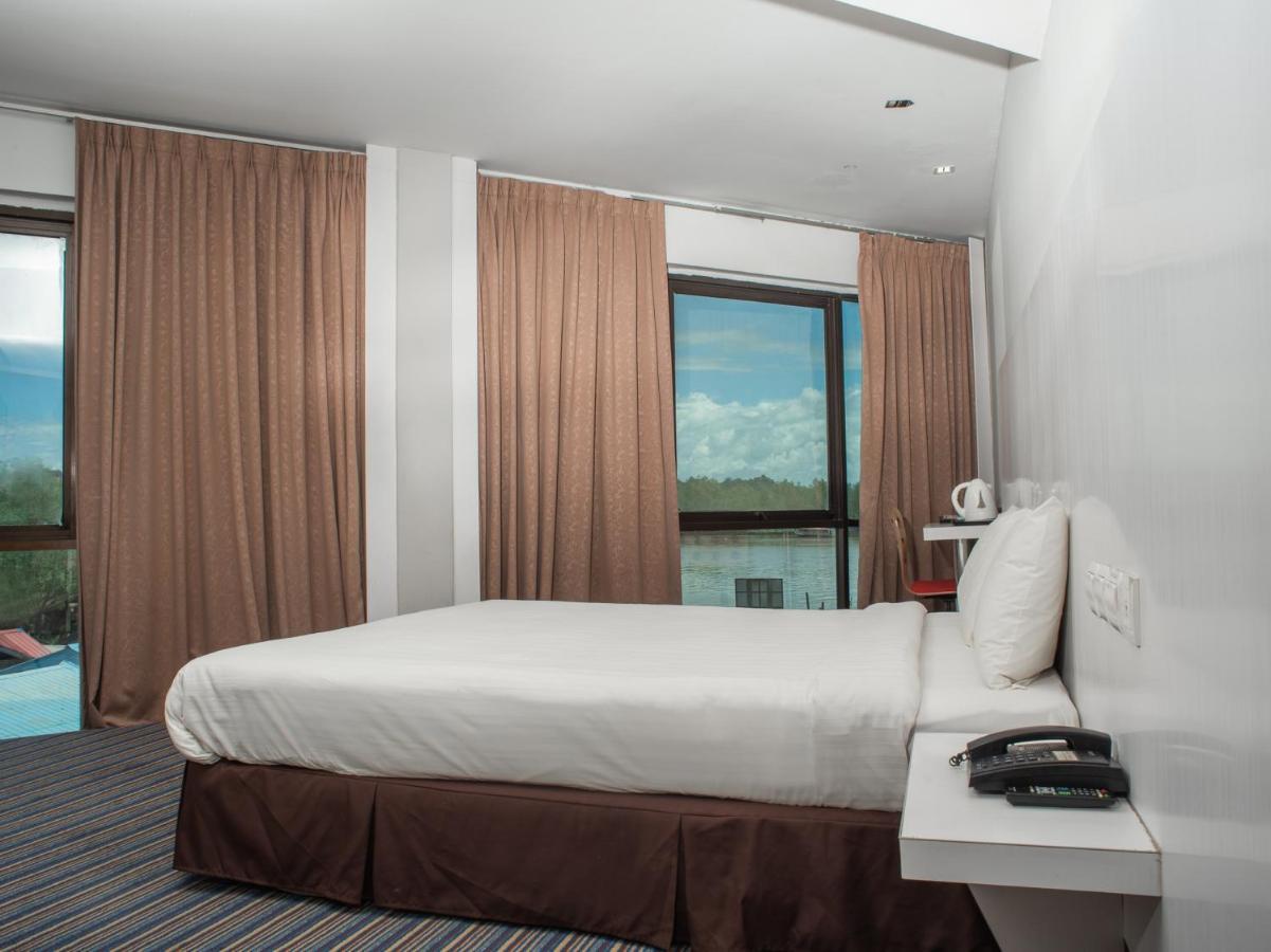 Capital O 90083 Riverfront Inn Bintulu Exterior photo